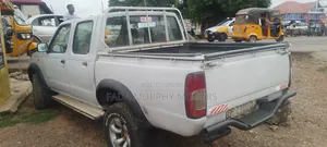 Nissan Hardbody 2000 White