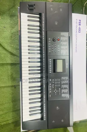 Yamaha PSR-493 Keyboard
