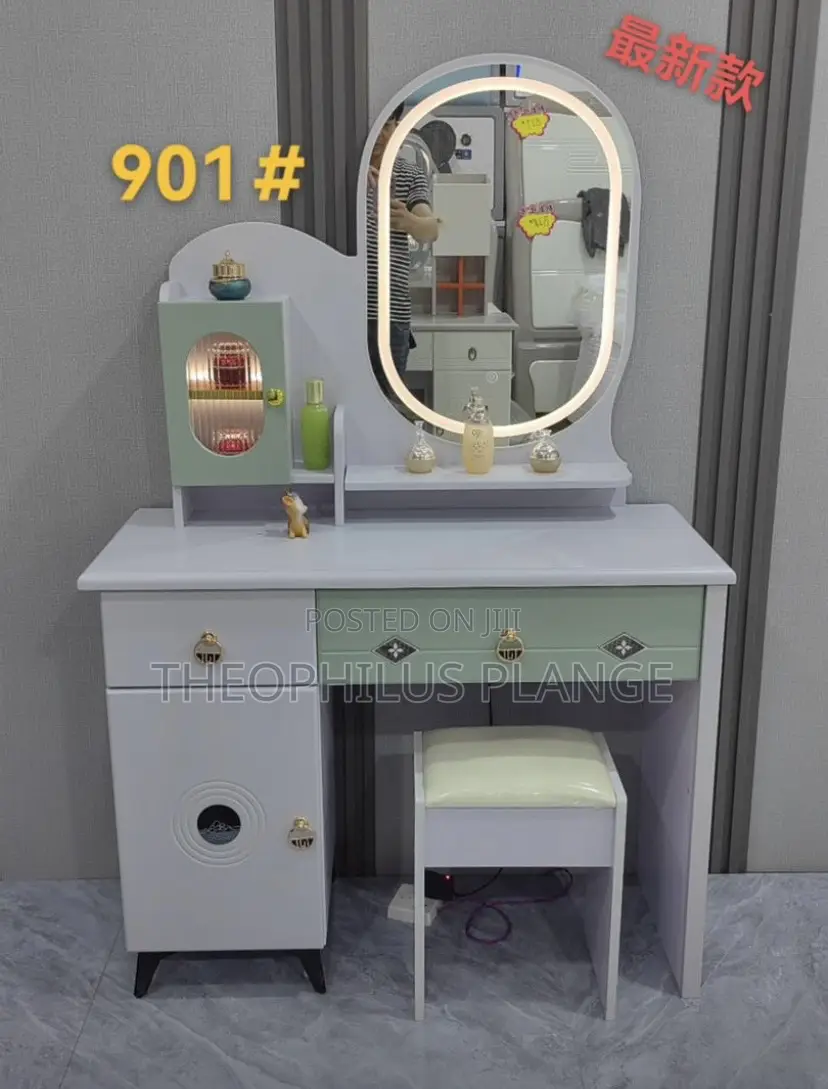 Dressing Mirror Set With Lights
