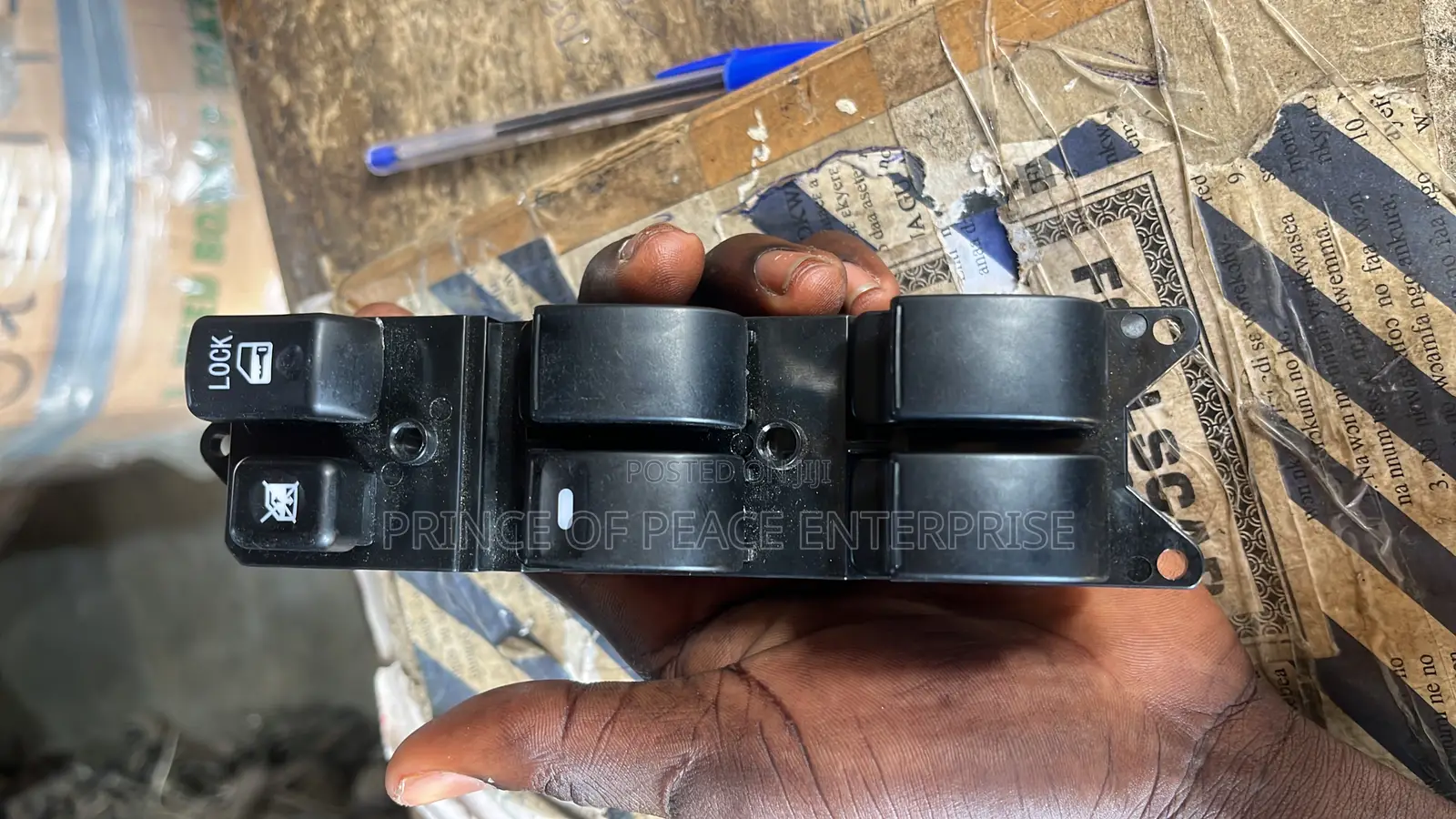 Mistubushi L200 Driver Side Switch