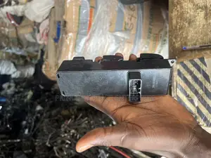 Mistubushi L200 Driver Side Switch