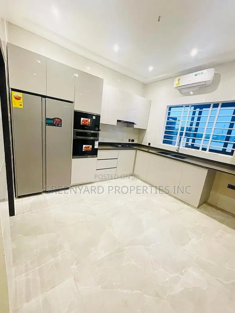 4bdrm Duplex in East Legon for sale