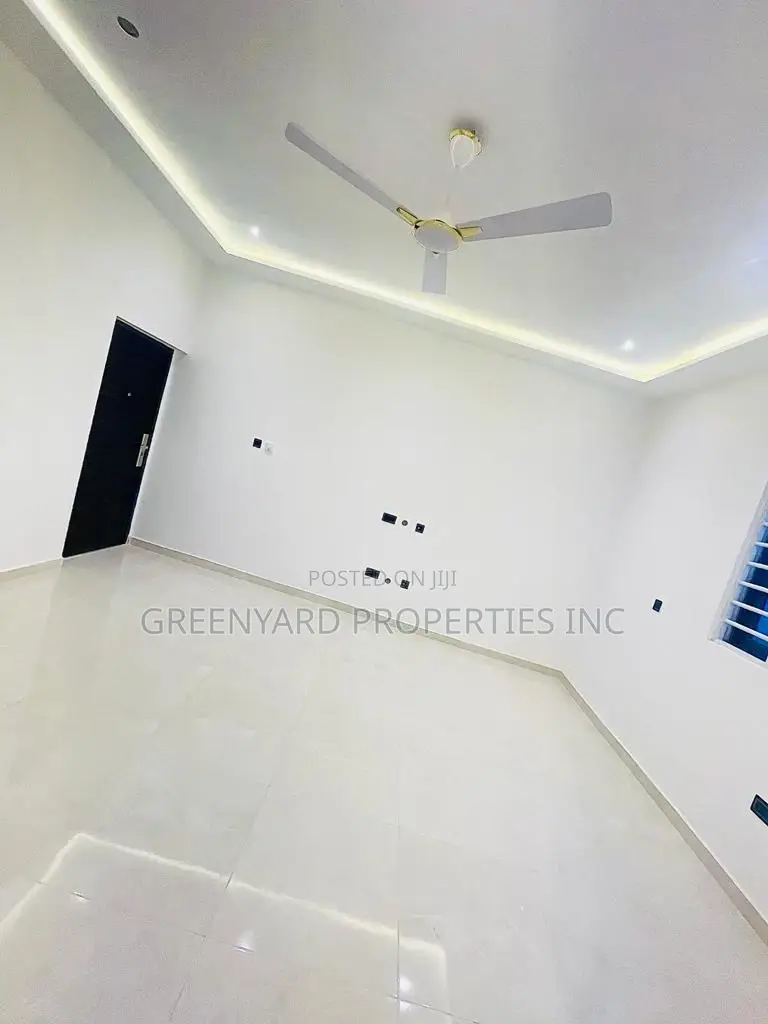 4bdrm Duplex in East Legon for sale