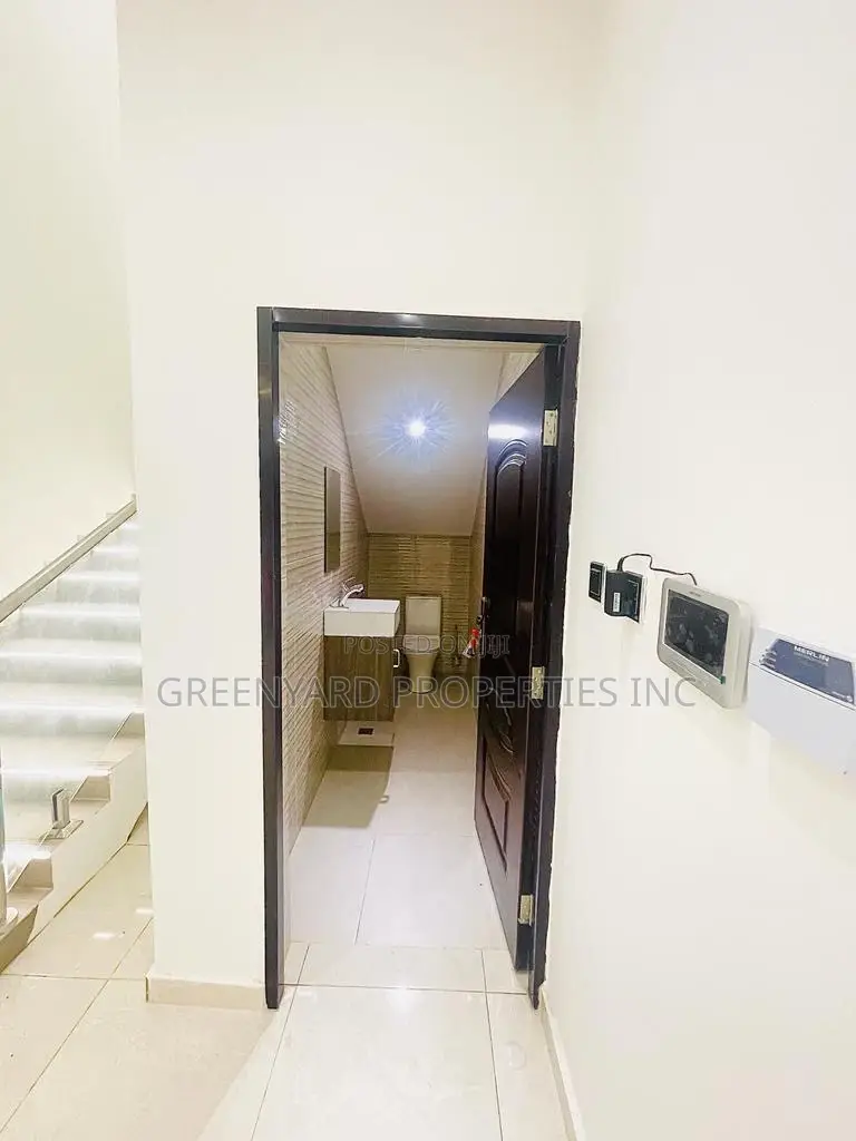 4bdrm Duplex in East Legon for sale