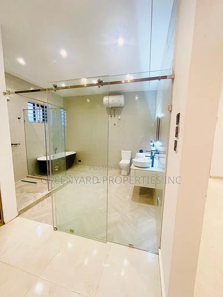 4bdrm Duplex in East Legon for sale