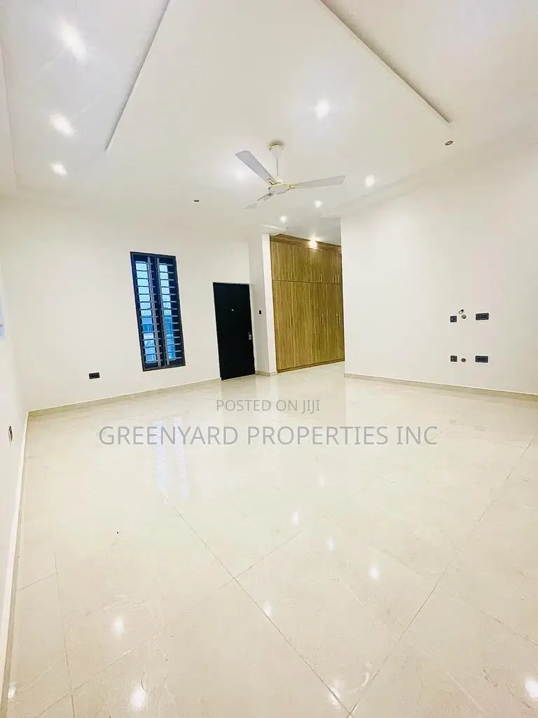 4bdrm Duplex in East Legon for sale