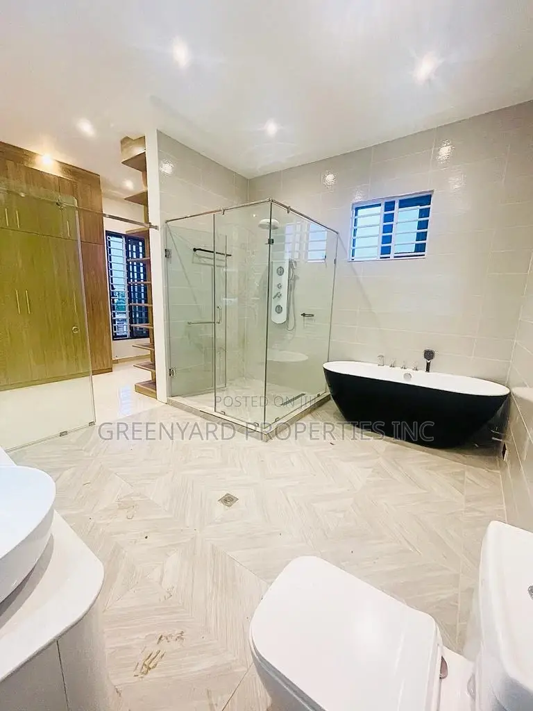 4bdrm Duplex in East Legon for sale