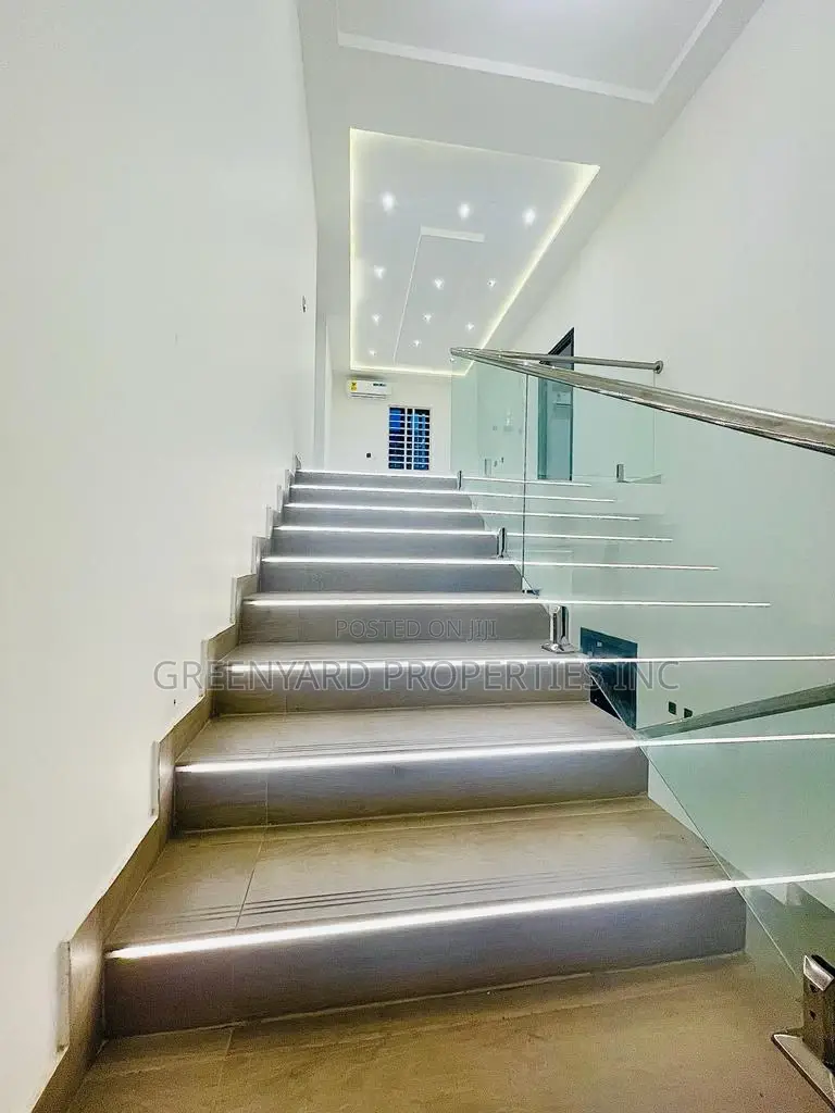 4bdrm Duplex in East Legon for sale