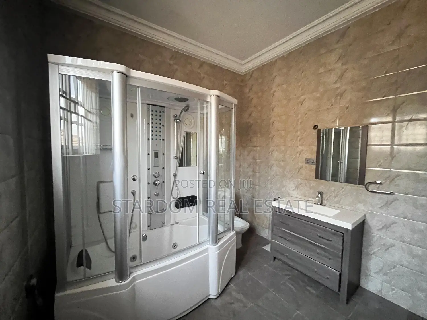 4bdrm Duplex in East Legon for rent
