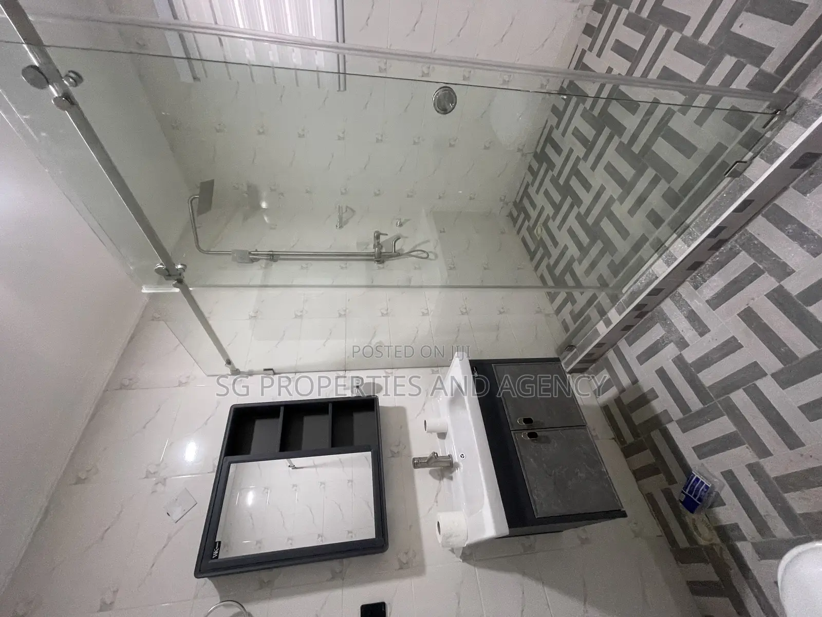 3bdrm House in Kfc, Spintex for rent
