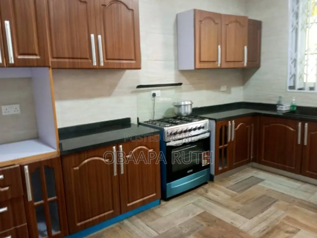 4bdrm House in Lakeside Community for rent