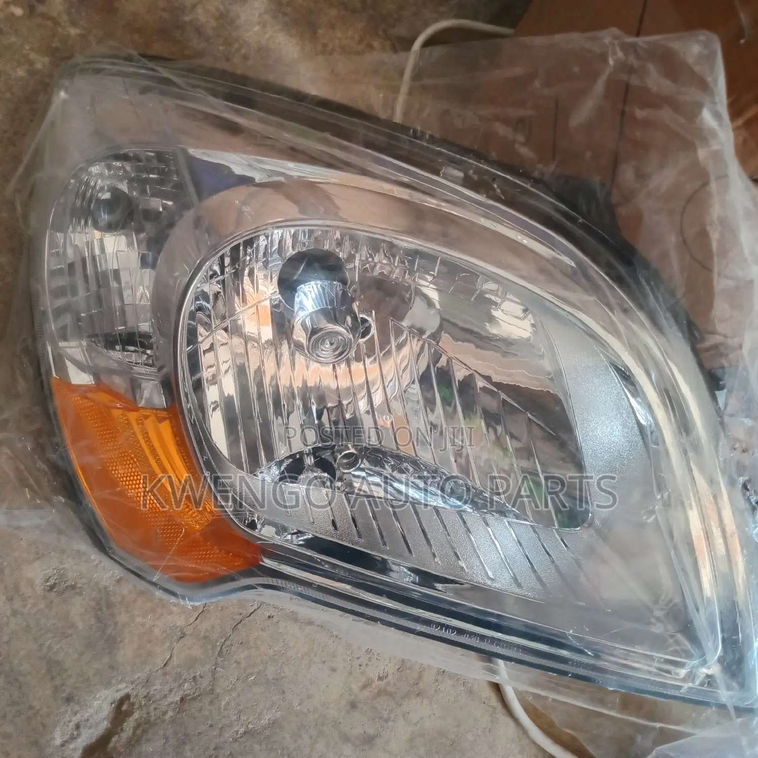 Kia Sportage Headlight 2010  Pair