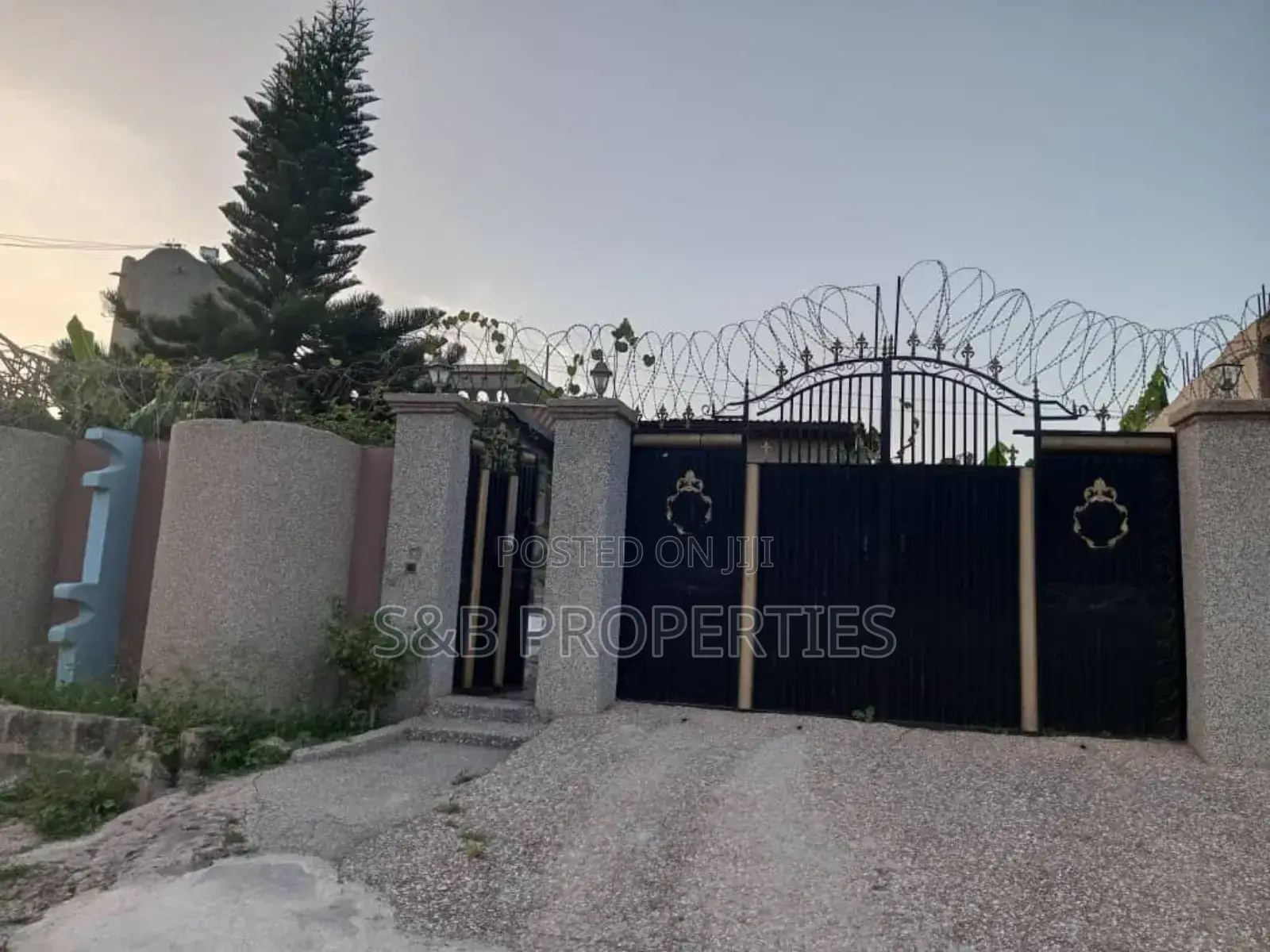4bdrm House in Ashomang Estate for rent