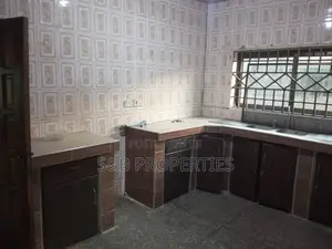 4bdrm House in Ashomang Estate for rent