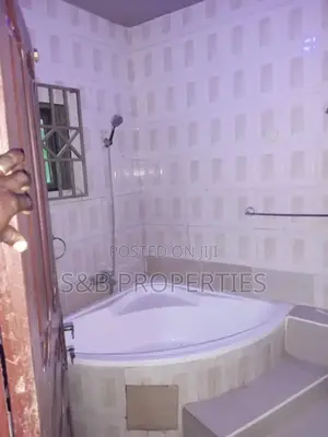 4bdrm House in Ashomang Estate for rent