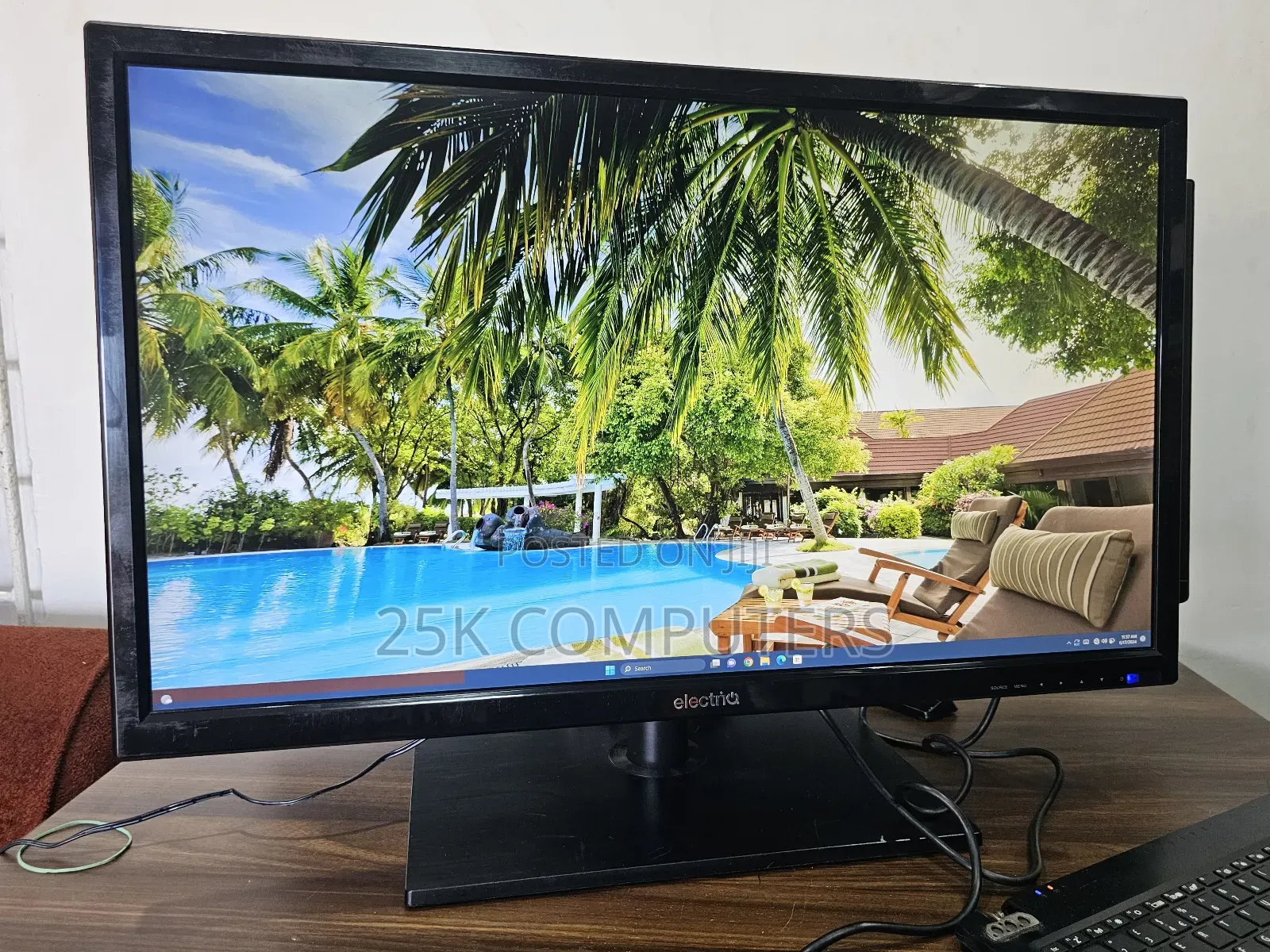 28inch Electriq Monitor