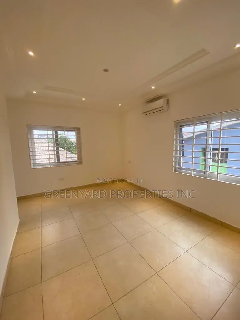 4bdrm Duplex in A&C, East Legon for rent