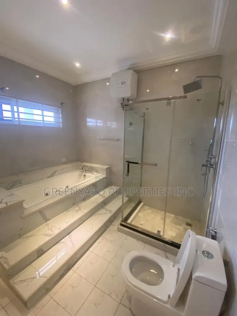 4bdrm Duplex in A&C, East Legon for rent