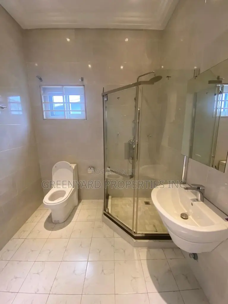 4bdrm Duplex in A&C, East Legon for rent
