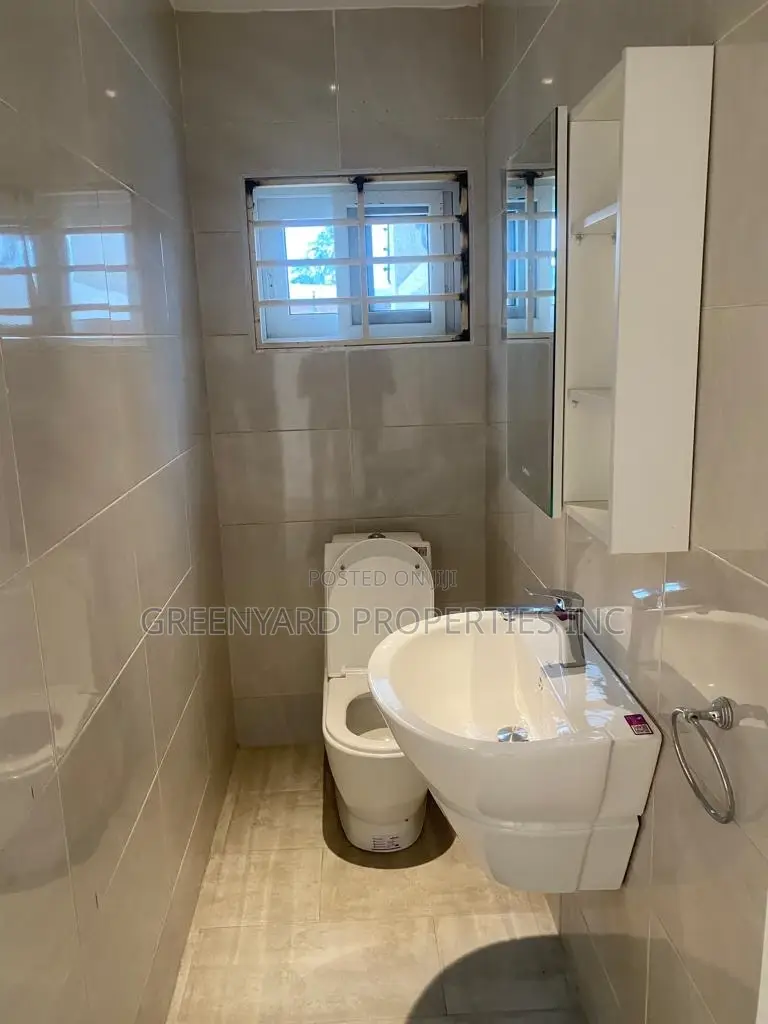 4bdrm Duplex in A&C, East Legon for rent