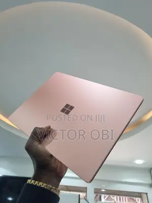 New Laptop Microsoft Surface Laptop 2 8GB Intel Core I5 SSD 256GB