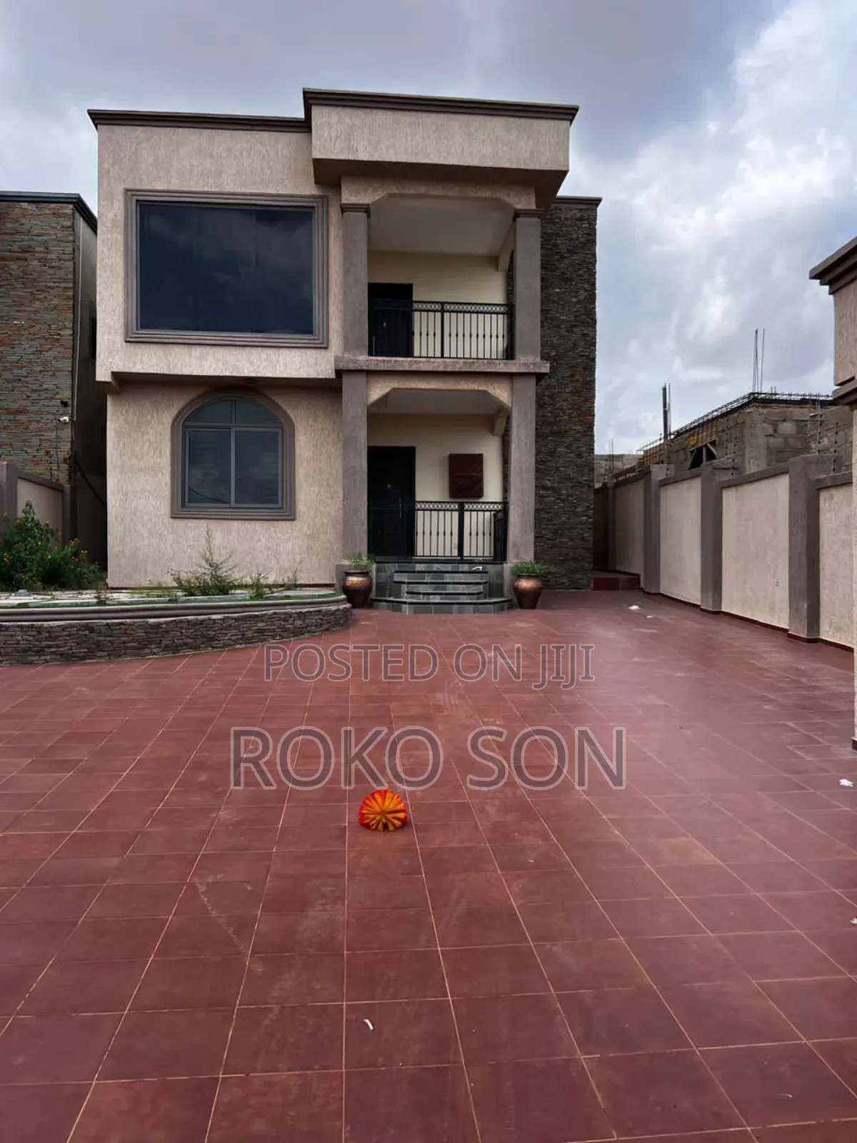 4bdrm Duplex in Dr, Agbogba for rent