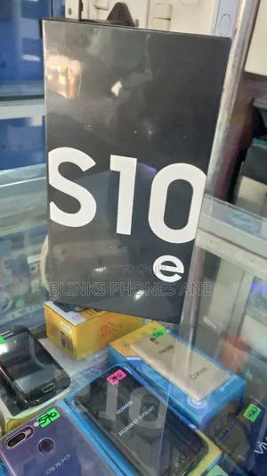 New Samsung Galaxy S10e 128 GB Black