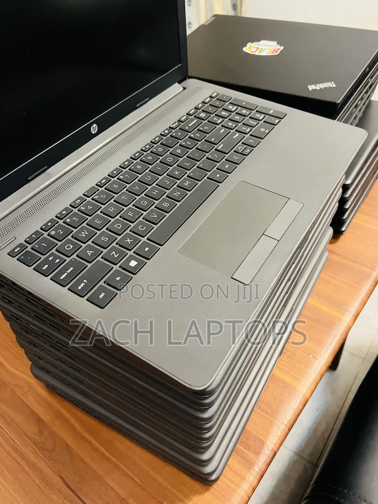 Laptop HP 255 G8 8GB AMD A6 SSHD+SSD 256GB