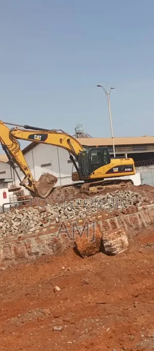Excavator and Other Heavy-Duty Machines for Rent