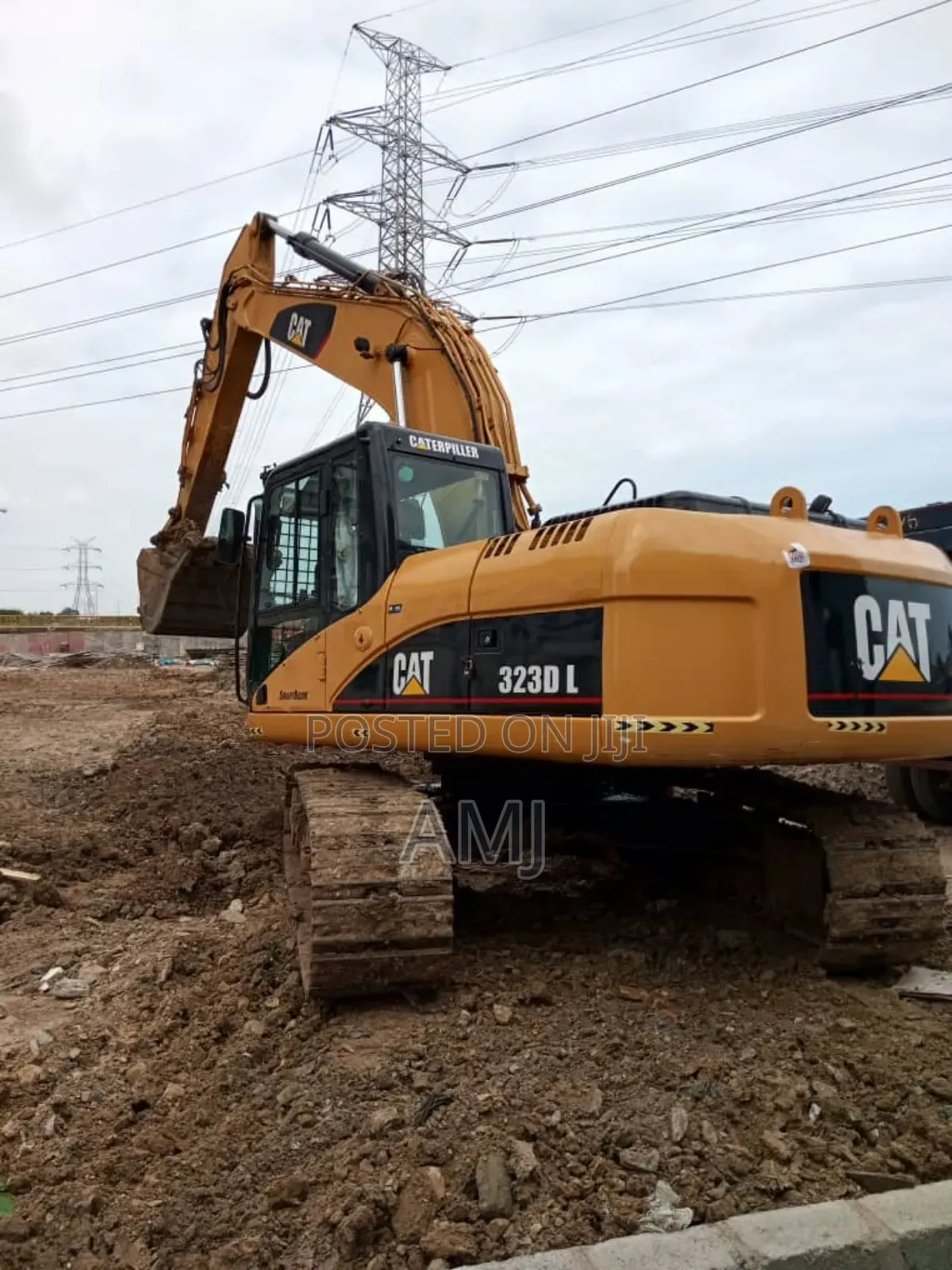 Excavator and Other Heavy-Duty Machines for Rent