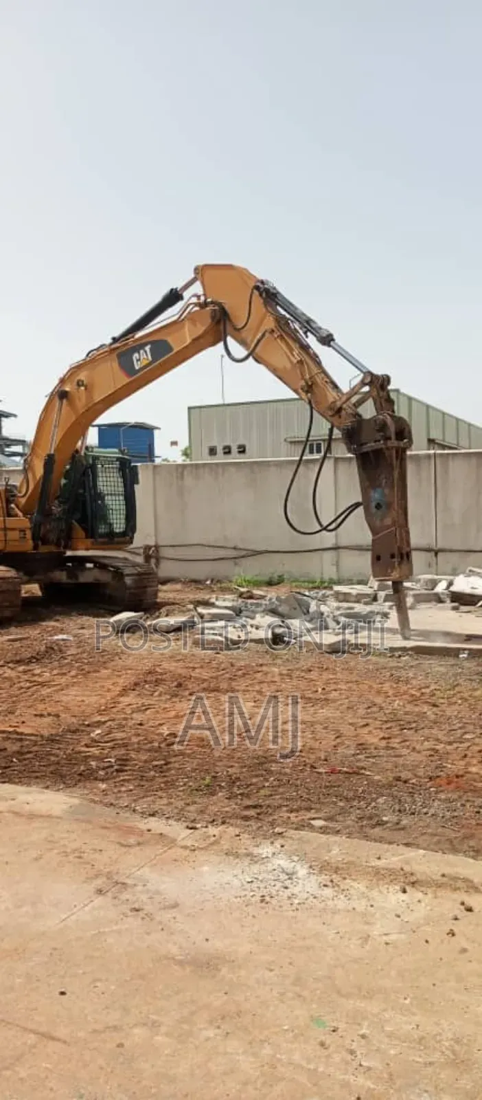 Excavator and Other Heavy-Duty Machines for Rent