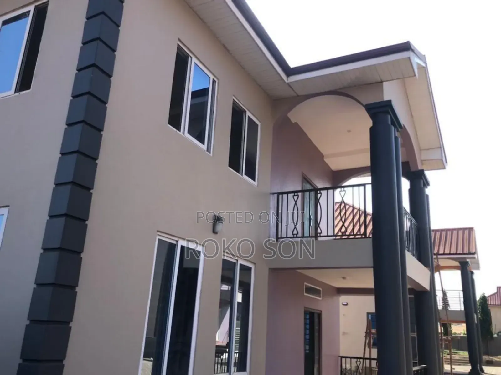 4bdrm Duplex in Dr Roko, Accra Metropolitan for sale