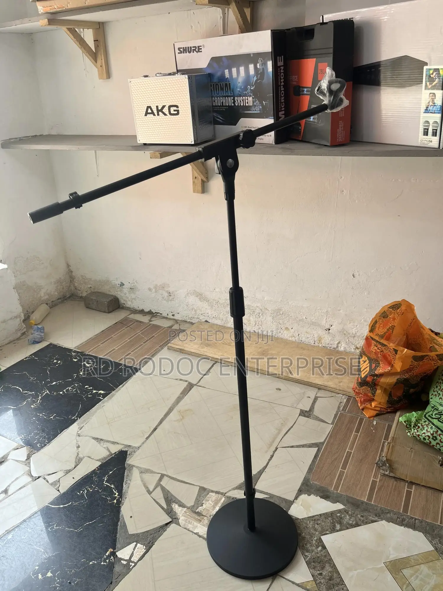 Round Base Microphone Stand