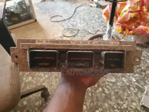 Ford Escape 3.0l 2011 Control Board