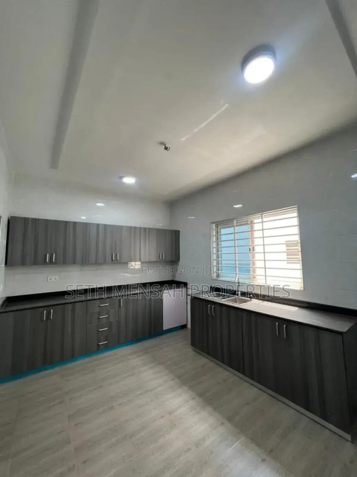 3bdrm House in Lakeside Community 9 for sale