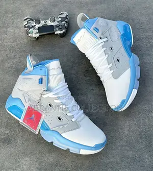 Photo - Air Jordan 6 University Blue