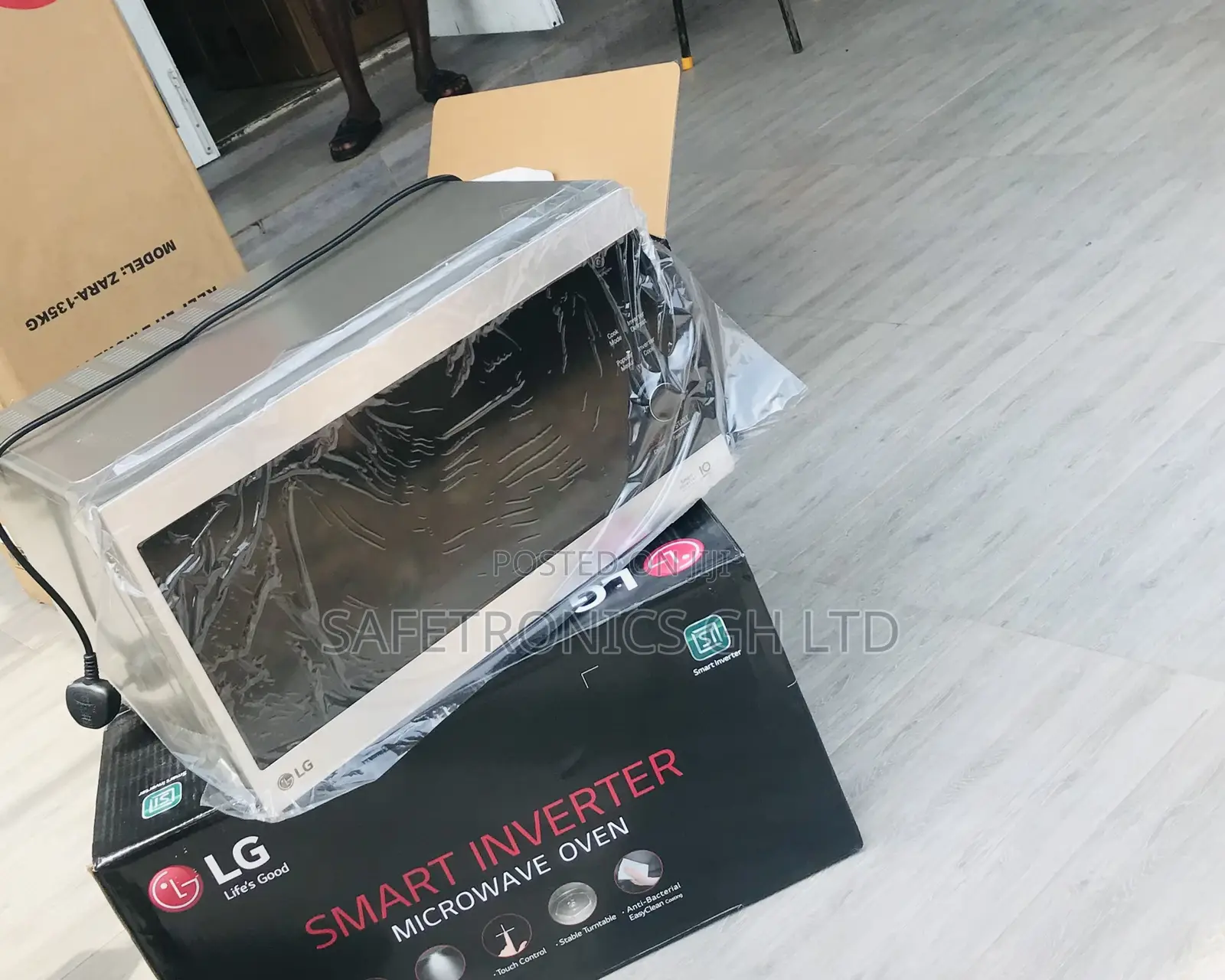 42 Liters LG MH8265CIS Countertop Gray Microwave