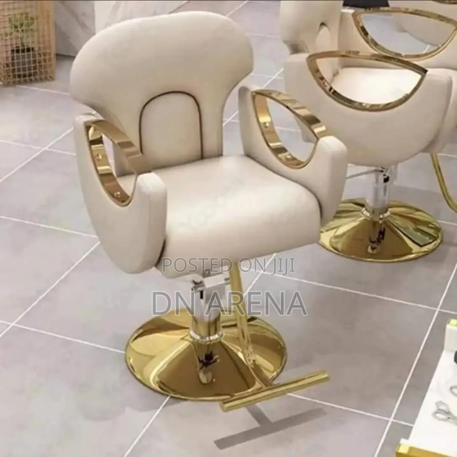 Hydraulic Saloon Styling Barbers Saloon Chairs.