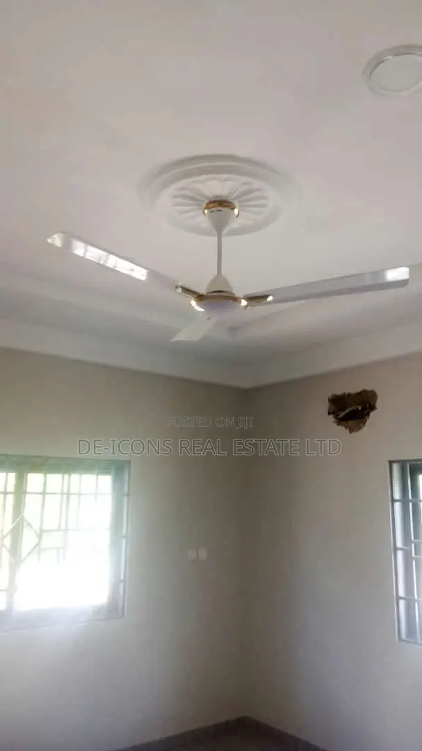 3bdrm House in De-Icons Real Estate, Awutu Senya East Municipal