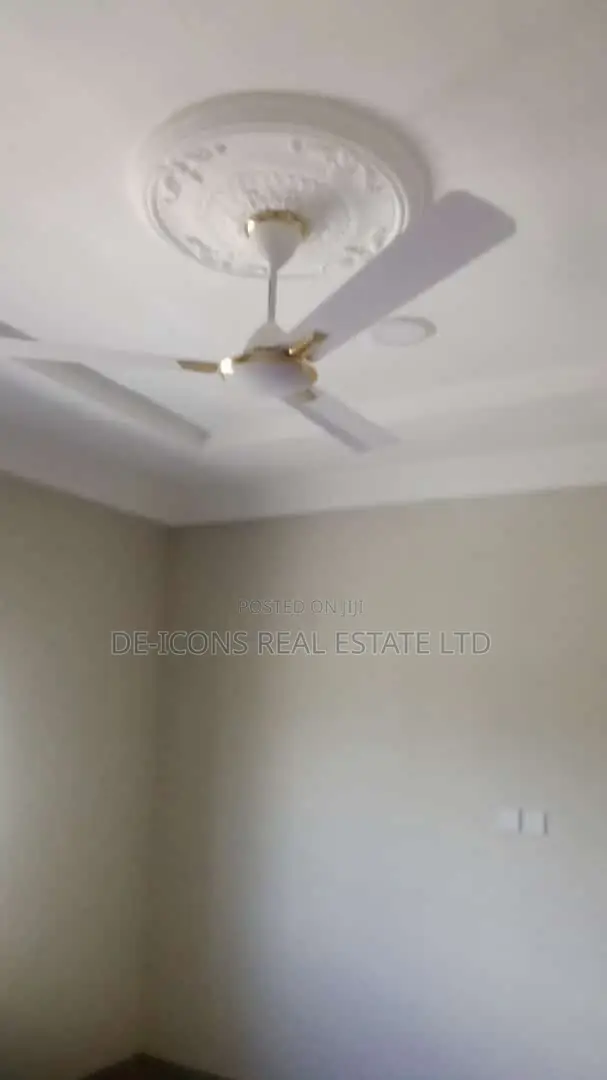 3bdrm House in De-Icons Real Estate, Awutu Senya East Municipal