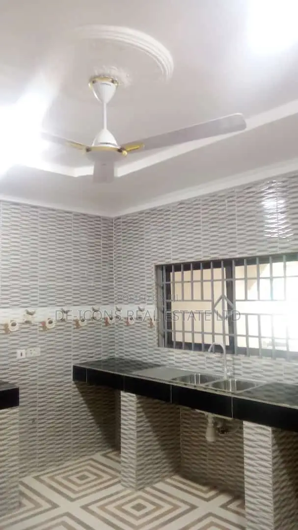 3bdrm House in De-Icons Real Estate, Awutu Senya East Municipal