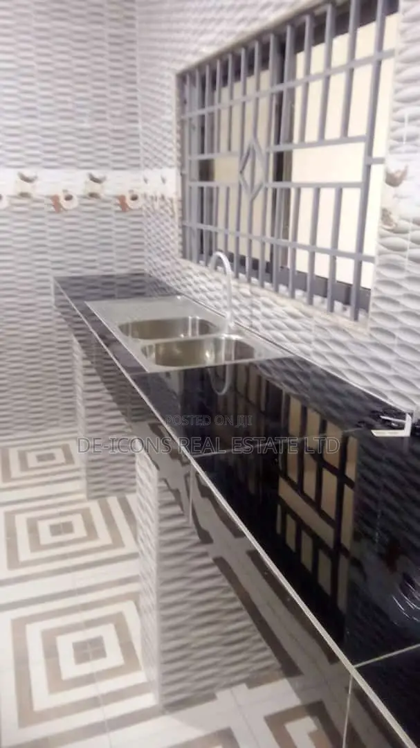 3bdrm House in De-Icons Real Estate, Awutu Senya East Municipal