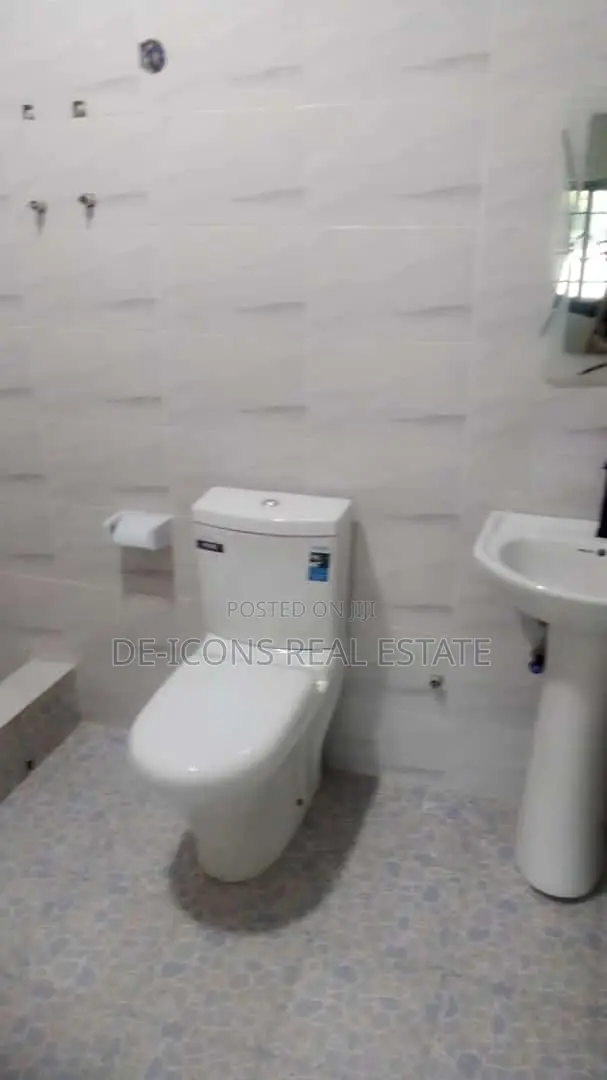 3bdrm House in De-Icons Real Estate, Awutu Senya East Municipal