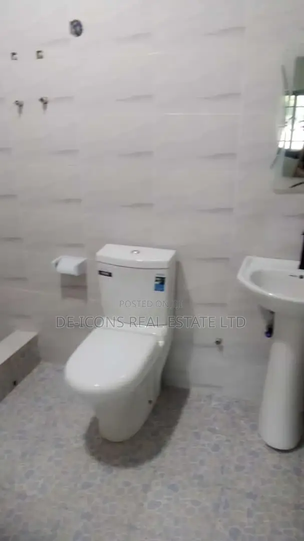 3bdrm House in De-Icons Real Estate, Awutu Senya East Municipal