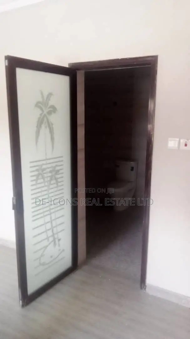 3bdrm House in De-Icons Real Estate, Awutu Senya East Municipal