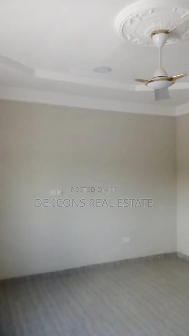 3bdrm House in De-Icons Real Estate, Awutu Senya East Municipal