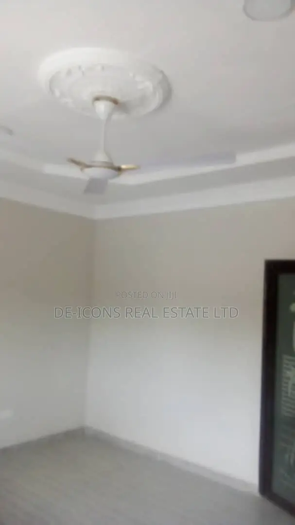 3bdrm House in De-Icons Real Estate, Awutu Senya East Municipal