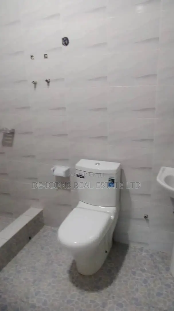 3bdrm House in De-Icons Real Estate, Awutu Senya East Municipal