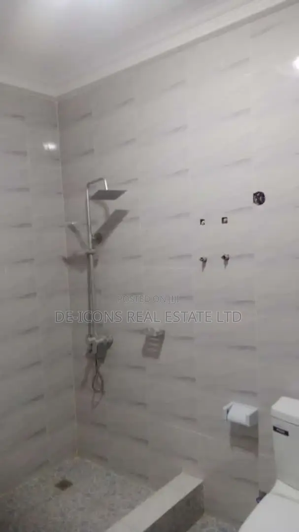 3bdrm House in De-Icons Real Estate, Awutu Senya East Municipal