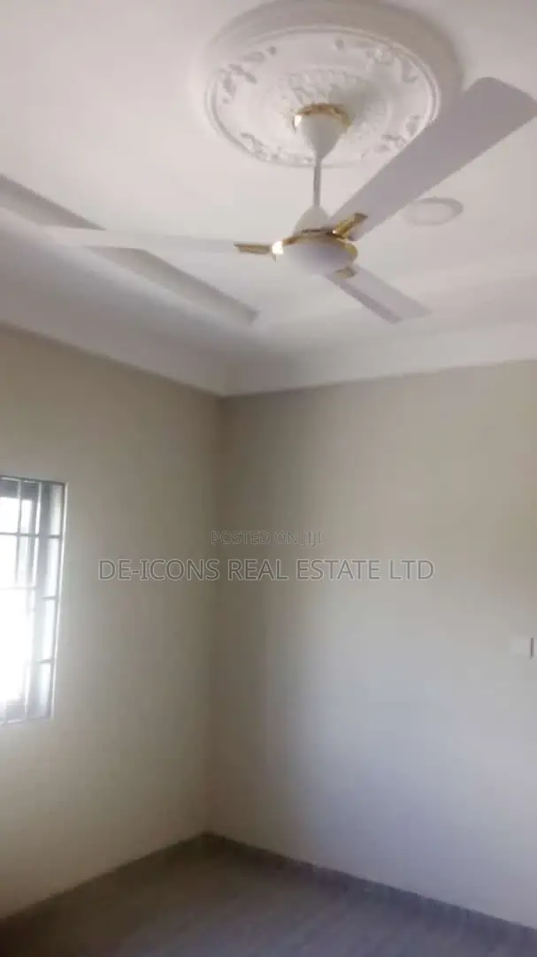 3bdrm House in De-Icons Real Estate, Awutu Senya East Municipal